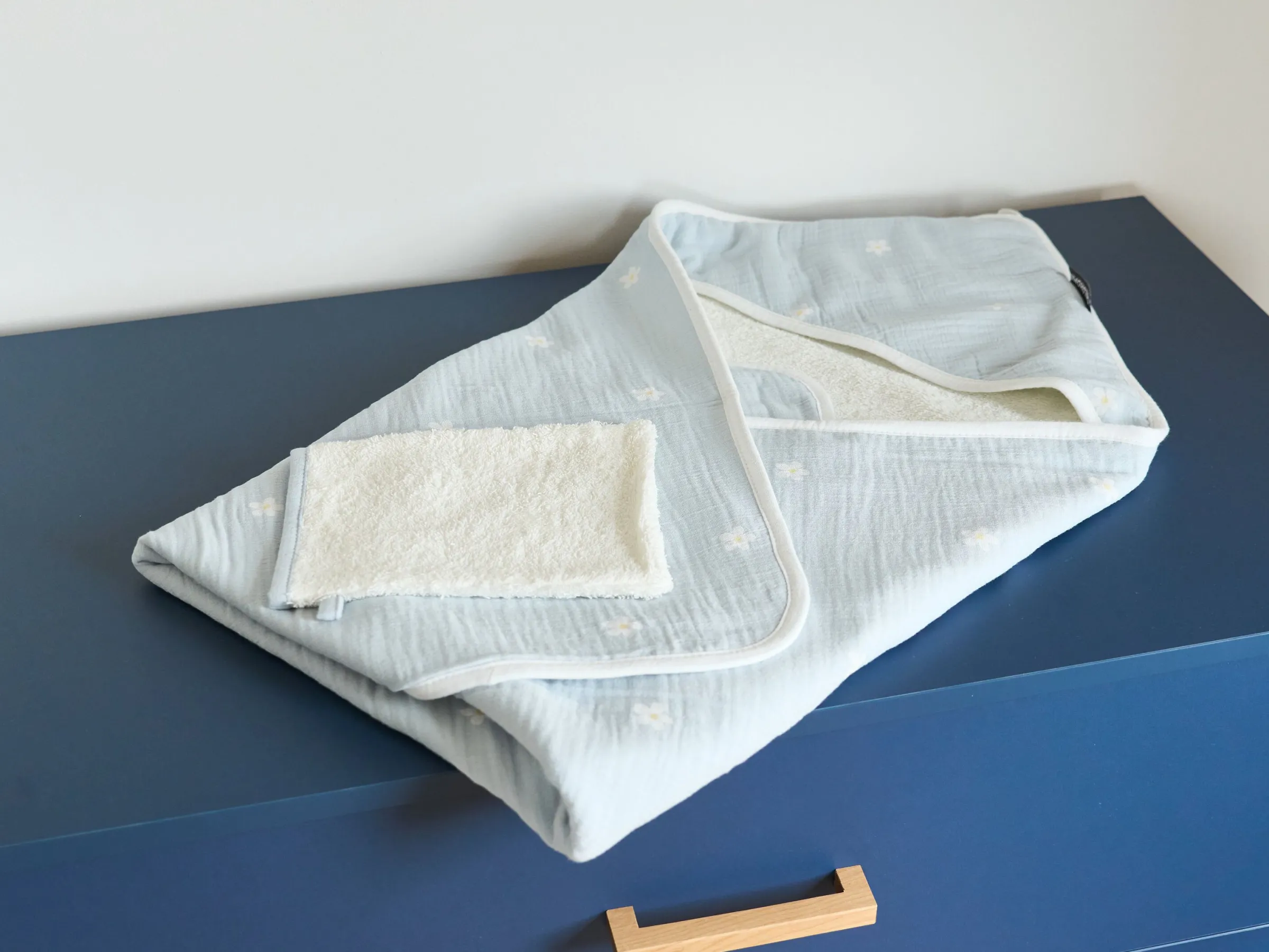 Childhome Capes De Bain-Cape De Bain + Gant - 80x80 Cm - Mousseline Fleur - Bleue